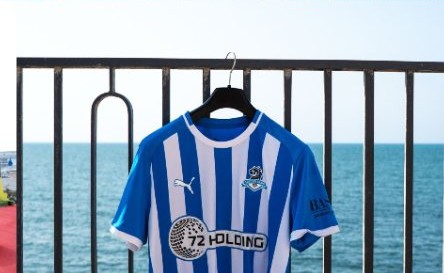 Maglia 2026/27 sul porto di Trani
